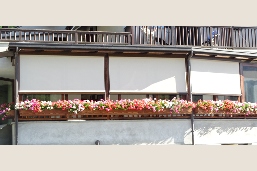 Tende da sole a caduta guidata